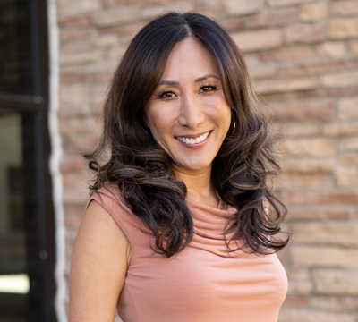 Amy Hendershot headshot - cropped